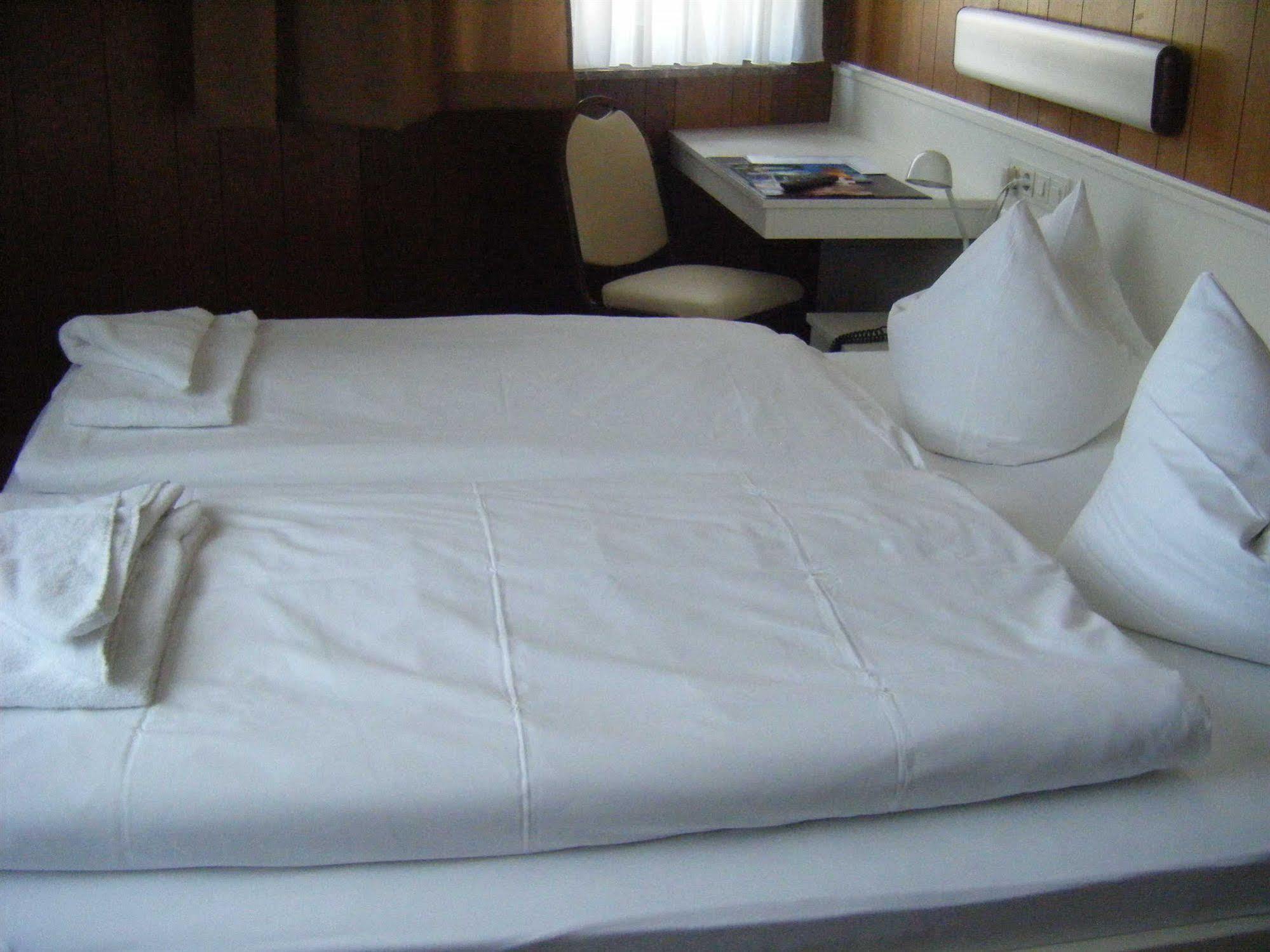 Central-hotel Tegel Отель Берлин