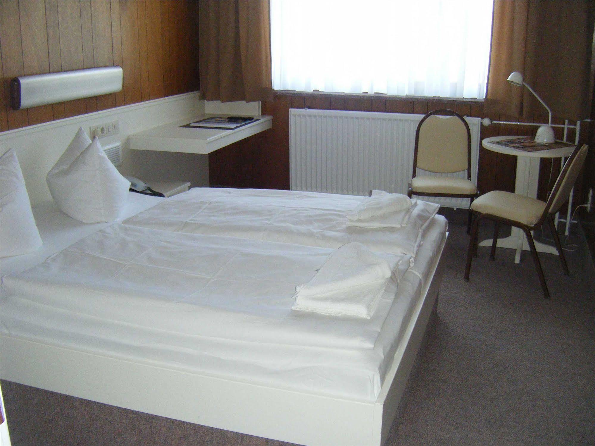 Central-hotel Tegel Отель 2*