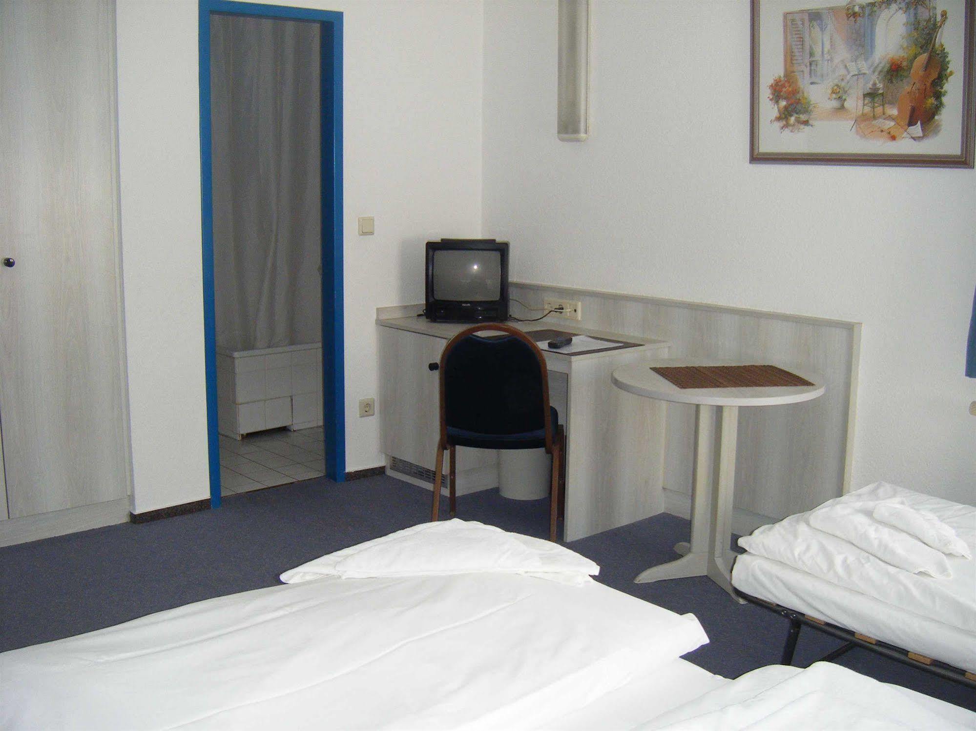 Отель Central-hotel Tegel 2*
